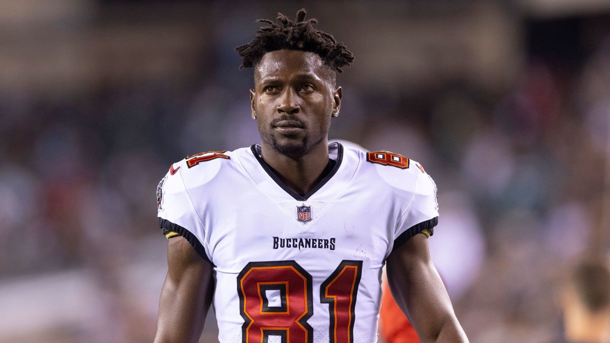 Tampa Bay's Antonio Brown stands on the field during an NFL game.