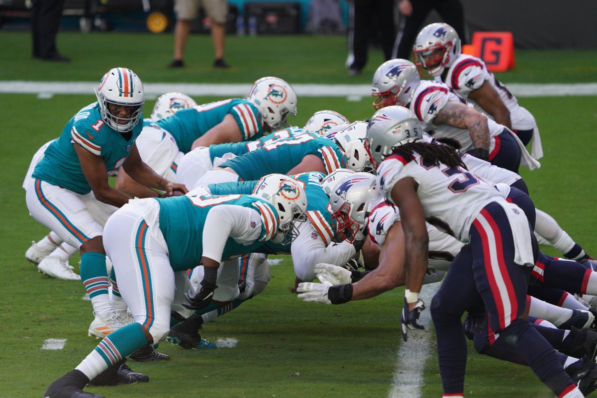 The Miami Dolphins and New England Patriots line up against one another during a NFL game.