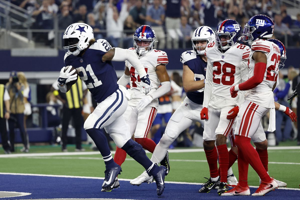 Ezekiel Elliot sprints into the endzone for six against the struggling Giants.