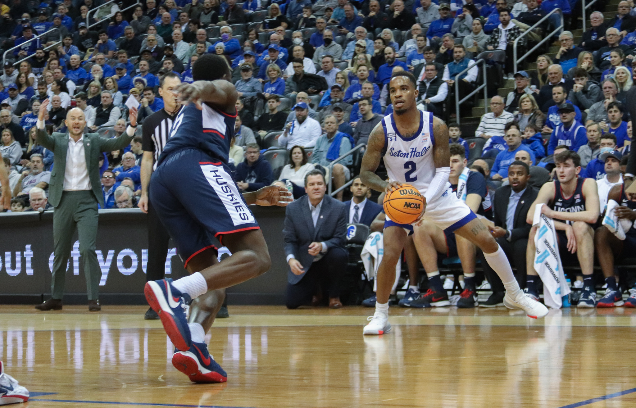 Al-Amir Dawes against the Huskies.