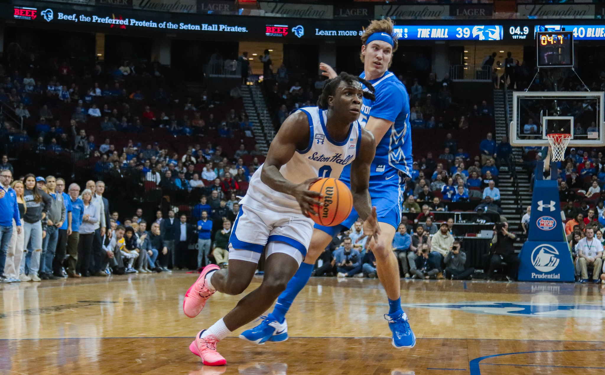 Kadary Richmond cutting to the basket.