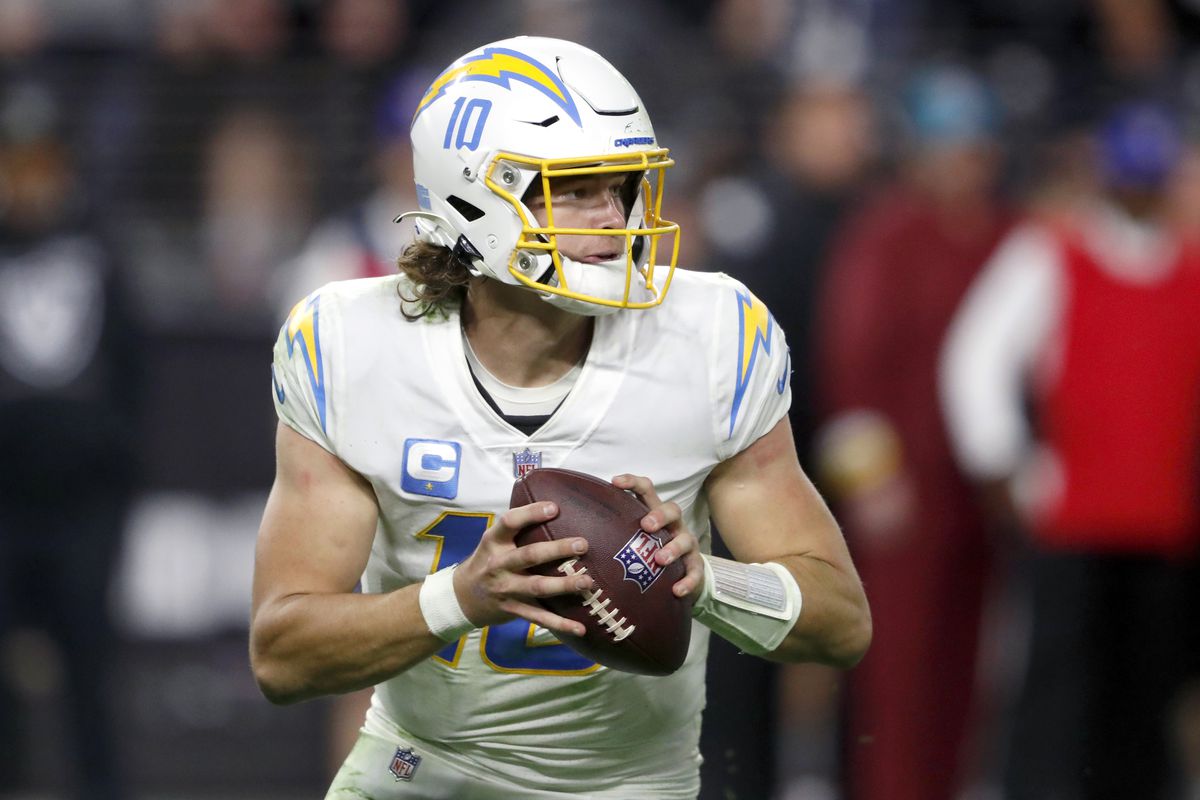 Justin Herbert stands in the pocket during a Chargers game.