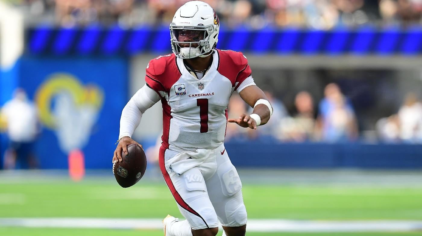 Kyler Murray runs on offense during an Arizona Cardinals game.