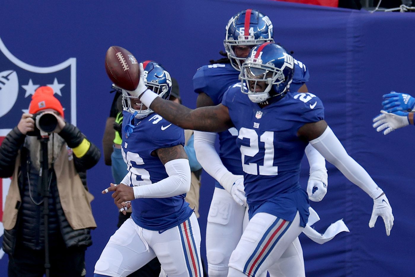 Landon Collins and the Giants celebrate after defeating the Colts at home.