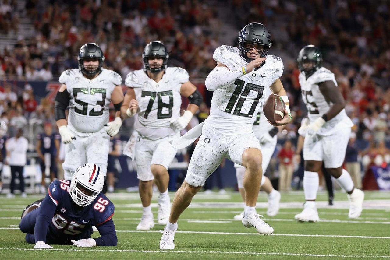 Oregon prepares for a tough battle against the red-hot UCLA Bruins.
