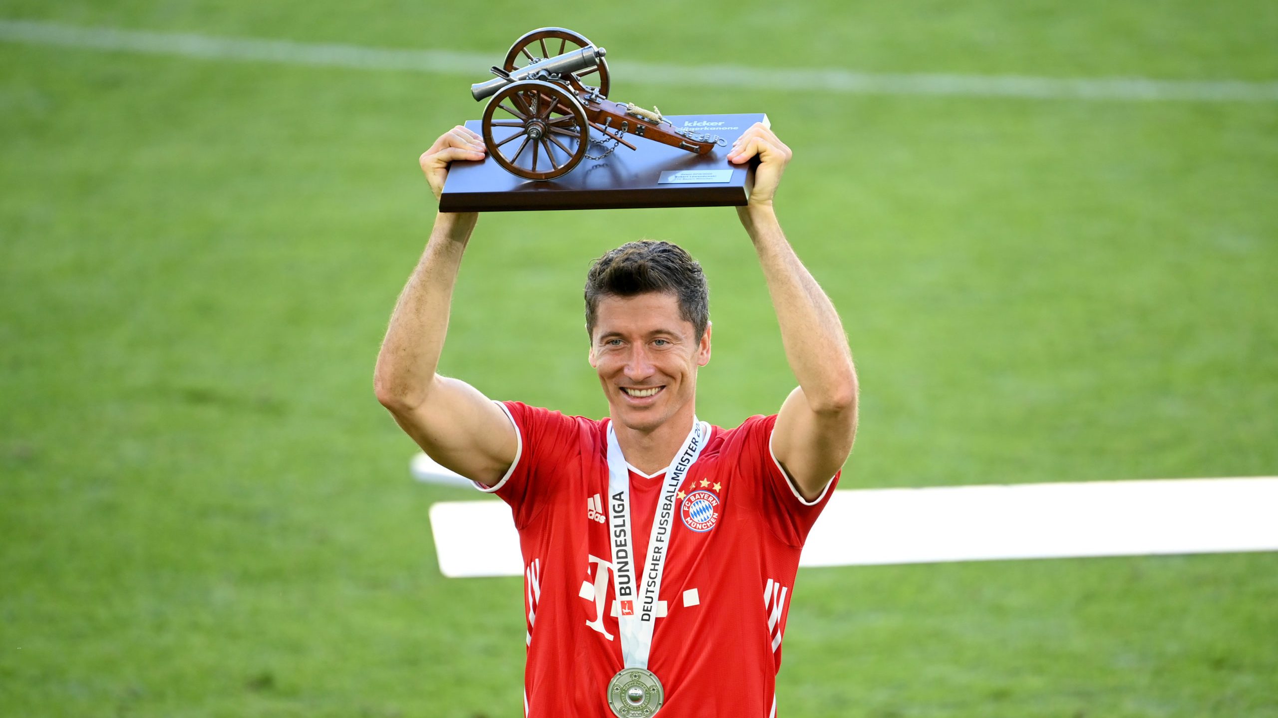 Robert Lewandowski holds up a trophy after winning a championship.