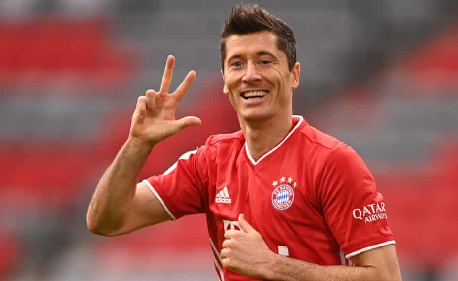 Robert Lewandowski holds his fingers up during a soccer game.