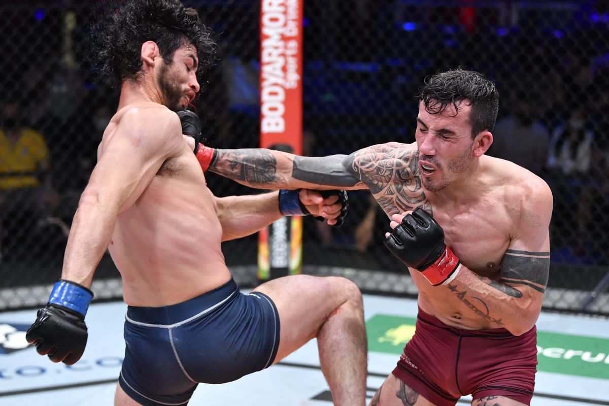 Saimon Oliveira in the octagon.