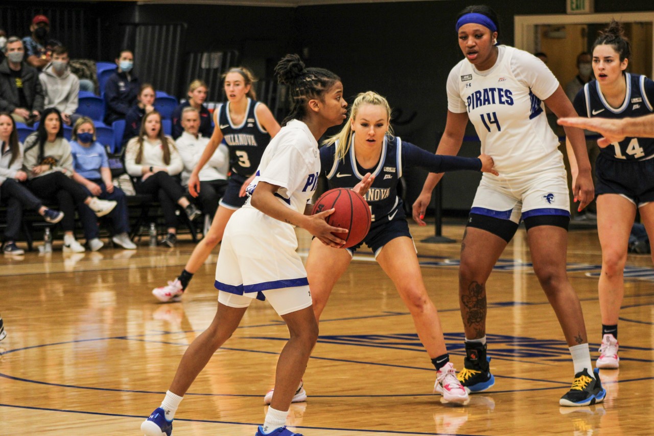 Recap Pirates Take Down Villanova For Fifth Straight Win 72 60 recap-pirates-take-down-villanova-for-fifth-straight-win-72-60