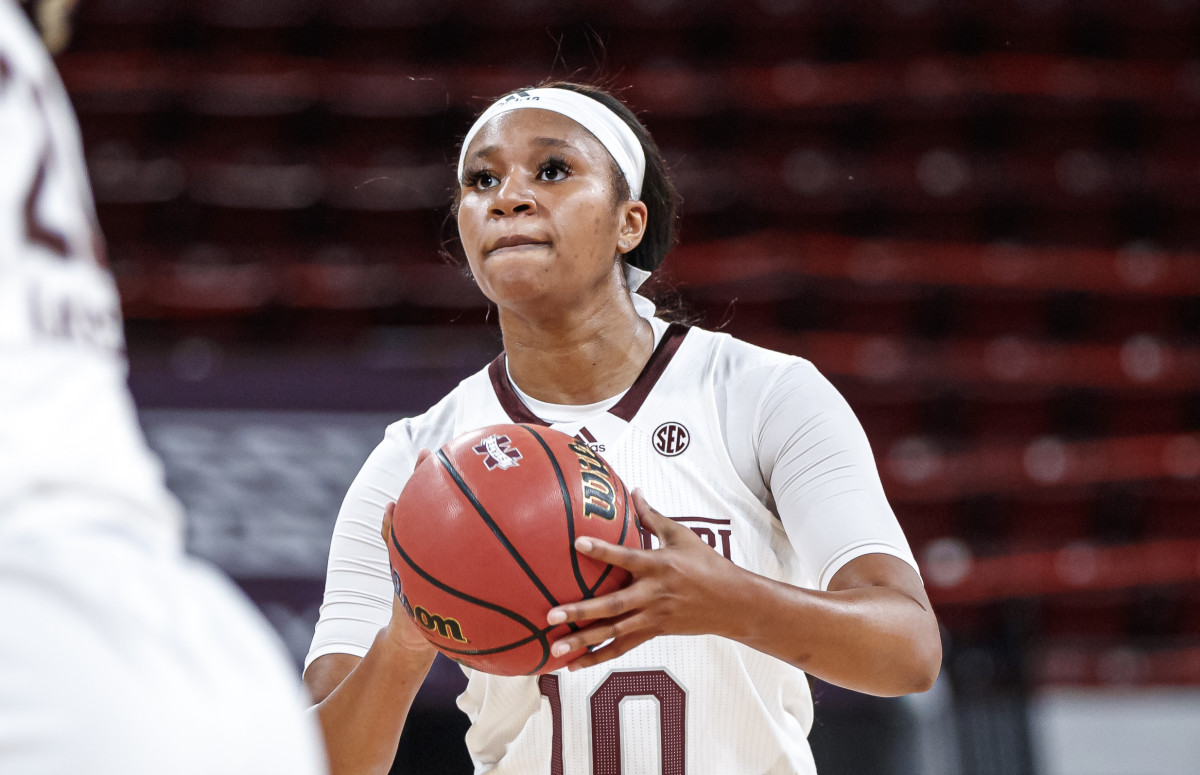 Sidney Cooks shoots a basketball during a game with Mississippi State.