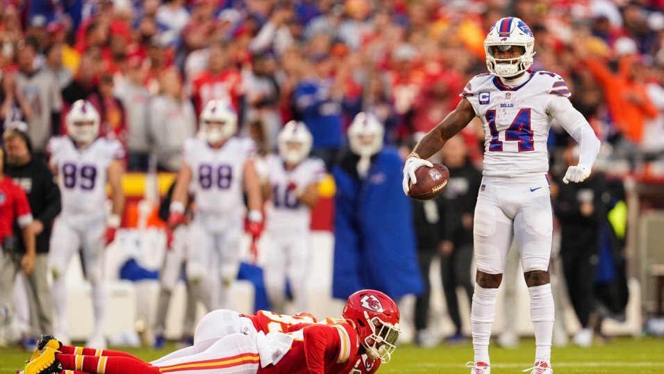 Stephon Diggs flexes on the fans at Arrowhead after making a first down reception.