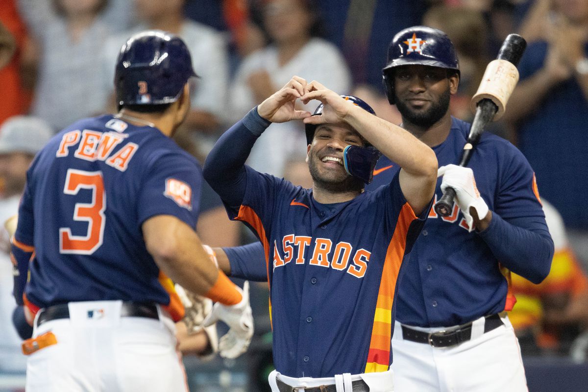 The Astros are all smiles as they head into the divisional series to take on the Mariners.