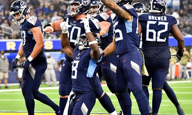 The Titans celebrate during an NFL game.