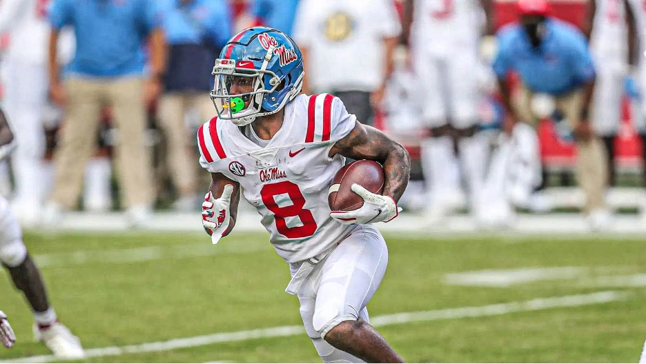 Jets Draft pick Elijah Moore playing for his college, Ole Miss.