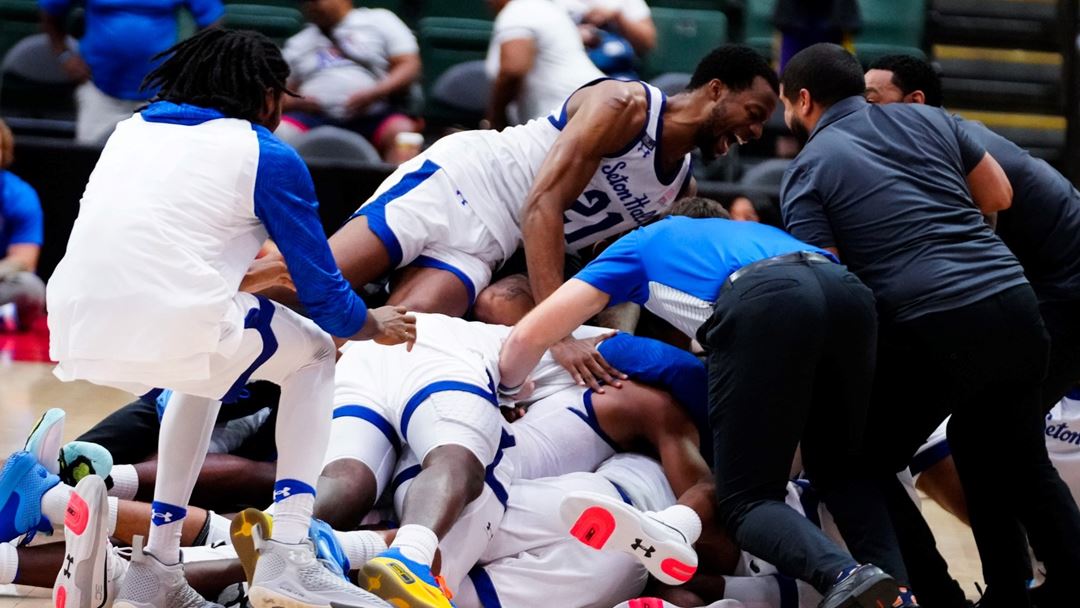 The Pirates go crazy after Samuel's buzzer-beating three to win it on Thursday.